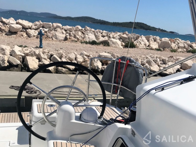 Sun Odyssey 419 - Yacht Charter Sailica