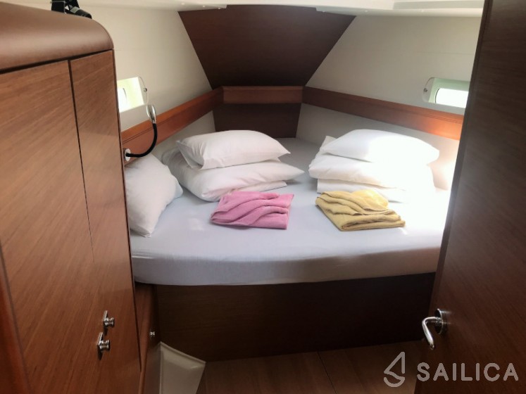 Sun Odyssey 419 - Yacht Charter Sailica