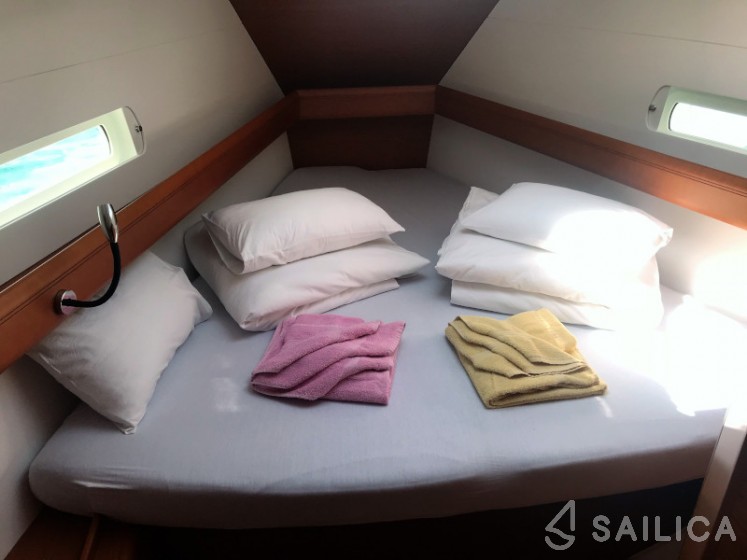 Sun Odyssey 419 - Yacht Charter Sailica