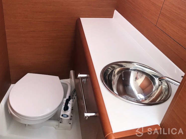 Sun Odyssey 419 - Yacht Charter Sailica