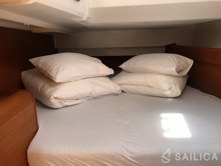 Sun Odyssey 449 - Yacht Charter Sailica