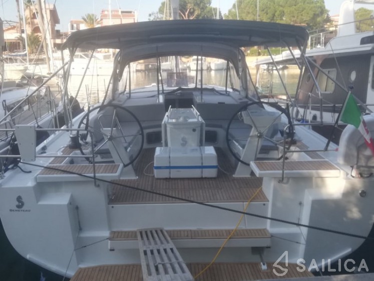 Oceanis 51.1 - Yacht Charter Sailica