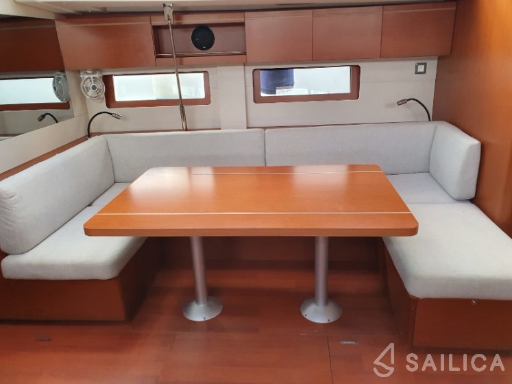 Oceanis 51.1 - Yacht Charter Sailica