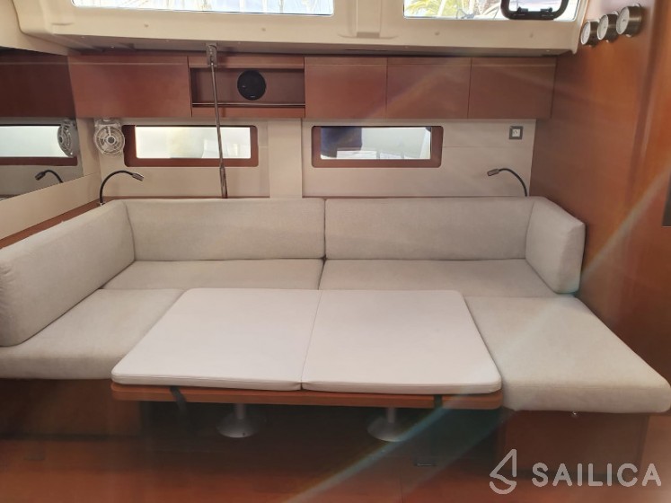 Oceanis 51.1 - Yacht Charter Sailica