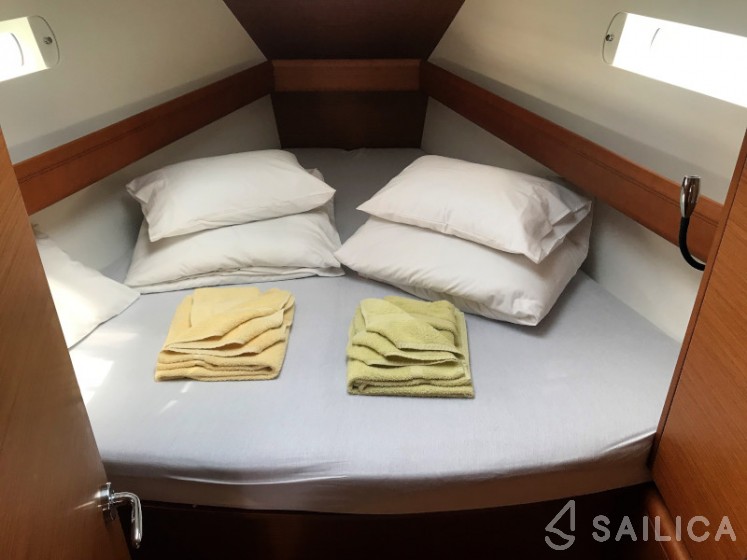 Sun Odyssey 449 - Yacht Charter Sailica