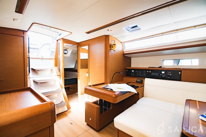 Sun Odyssey 519 - Yacht Charter Sailica