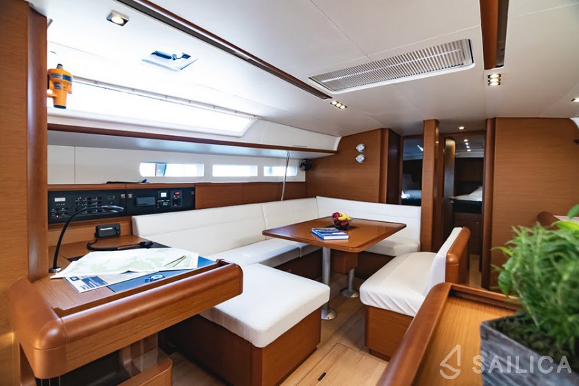 Sun Odyssey 519 - Yacht Charter Sailica