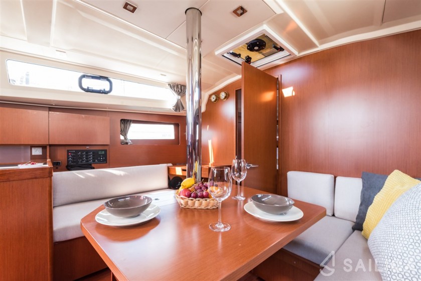 Oceanis 41.1 - Yacht Charter Sailica