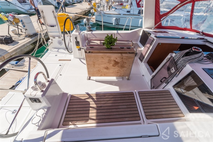 Oceanis 41.1 - Yacht Charter Sailica