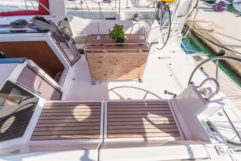 Oceanis 41.1 - Yacht Charter Sailica