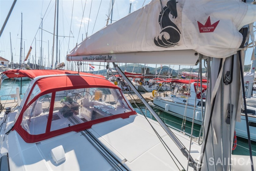 Oceanis 41.1 - Yacht Charter Sailica