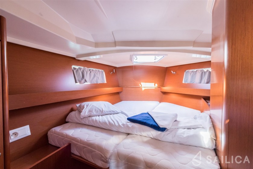 Oceanis 41.1 - Yacht Charter Sailica