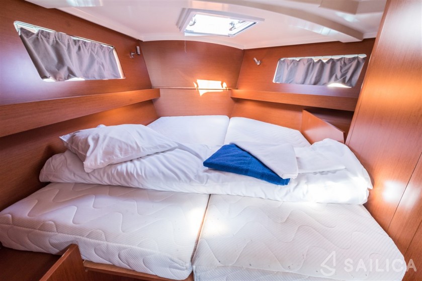 Oceanis 41.1 - Yacht Charter Sailica