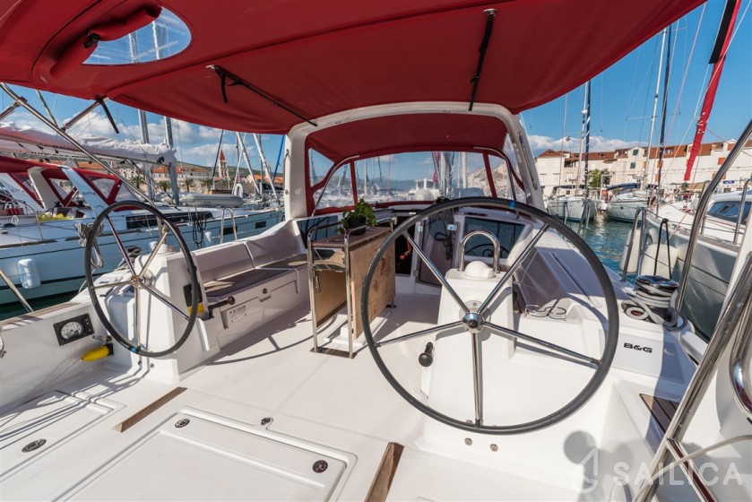 Oceanis 41.1 - Yacht Charter Sailica