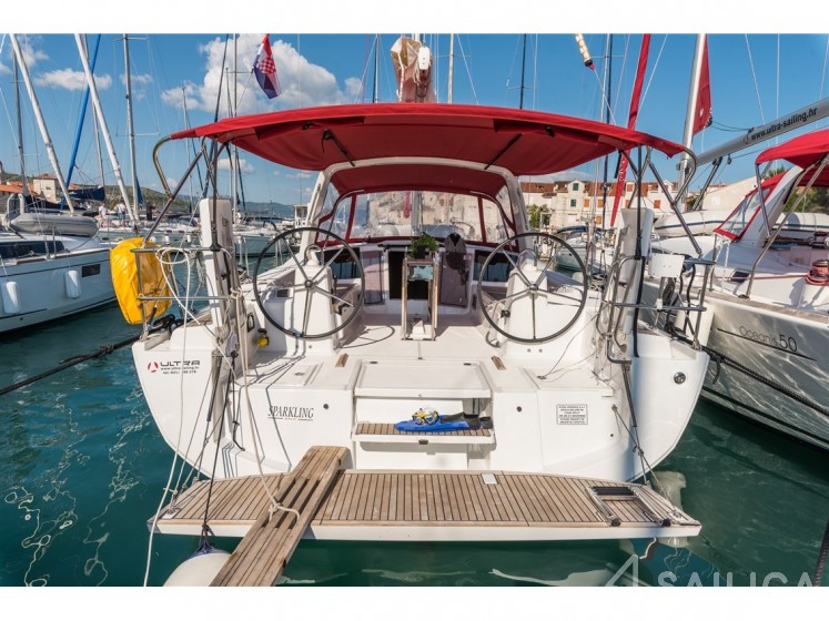 Oceanis 41.1 - Yacht Charter Sailica