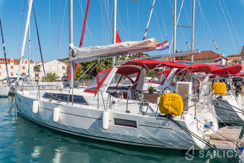 Oceanis 41.1 - Yacht Charter Sailica