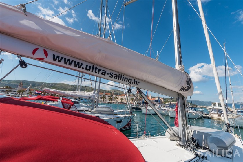 Oceanis 41.1 - Yacht Charter Sailica
