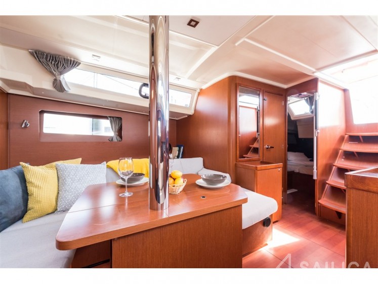 Oceanis 41.1 - Yacht Charter Sailica