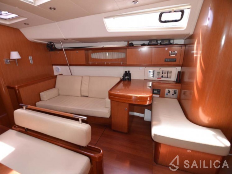 Oceanis 54 - Yacht Charter Sailica