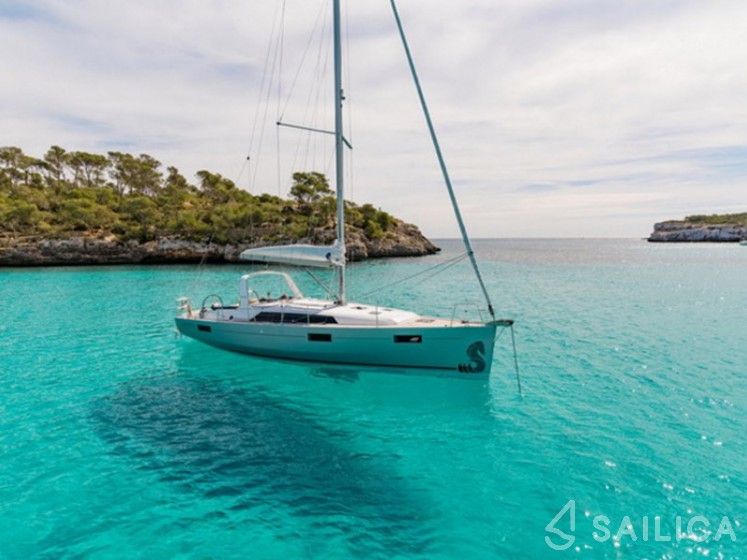 Oceanis 41.1 - Yacht Charter Sailica