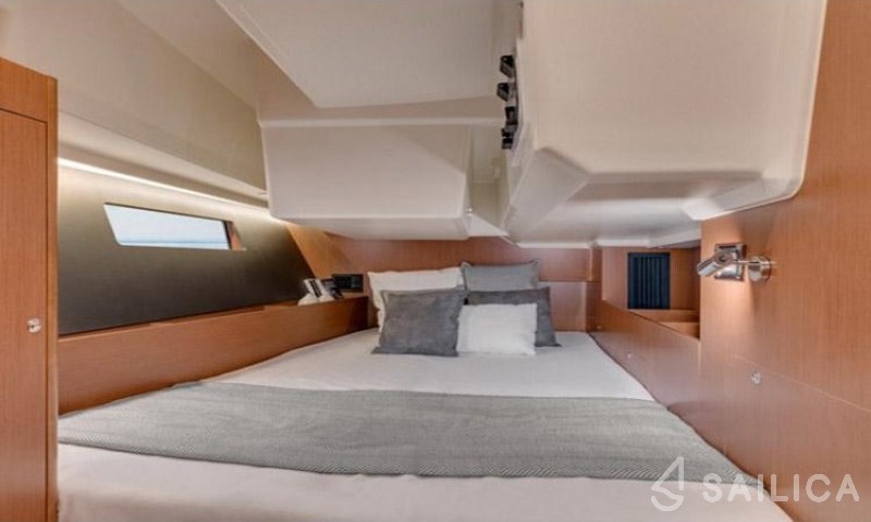 Oceanis 41.1 - Yacht Charter Sailica