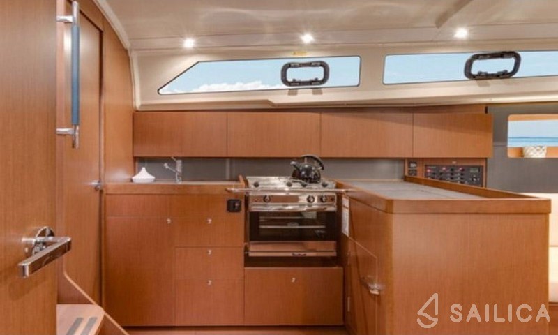 Oceanis 41.1 - Yacht Charter Sailica
