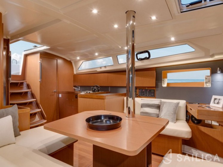 Oceanis 41.1 - Yacht Charter Sailica
