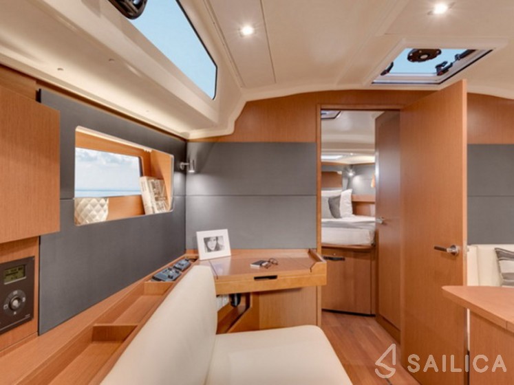 Oceanis 41.1 - Yacht Charter Sailica