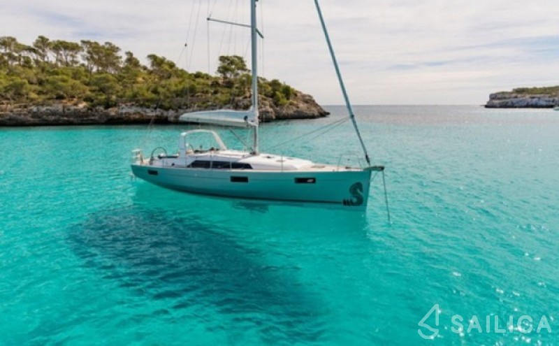 Oceanis 41.1 - Yacht Charter Sailica