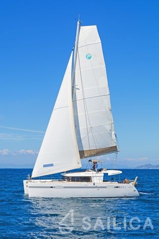 Lagoon 450  Flybridge - Yacht Charter Sailica