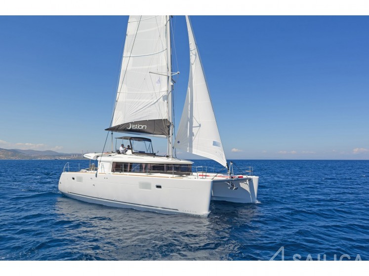 Lagoon 450  Flybridge - Yacht Charter Sailica