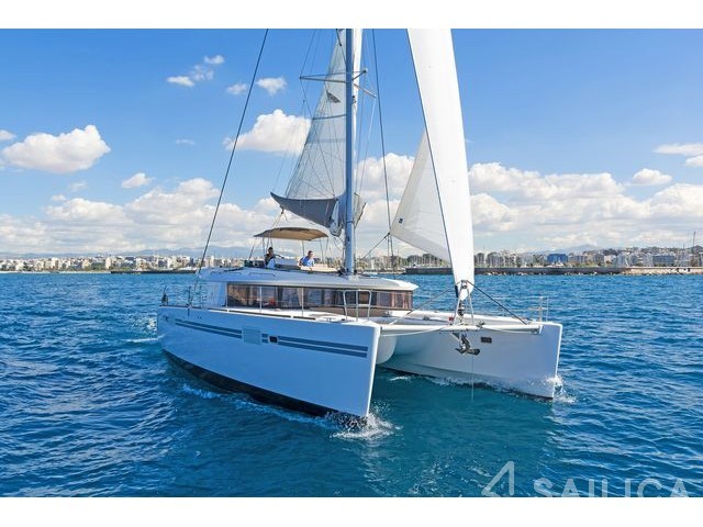 Lagoon 450  Flybridge - Yacht Charter Sailica