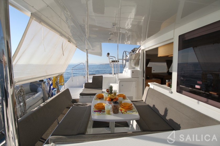 Lagoon 400 S2 - Yacht Charter Sailica