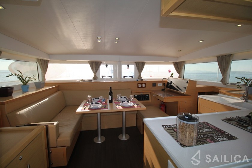 Lagoon 400 S2 - Yacht Charter Sailica
