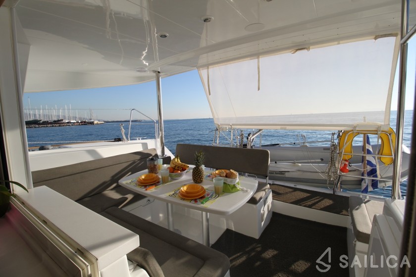 Lagoon 400 S2 - Yacht Charter Sailica