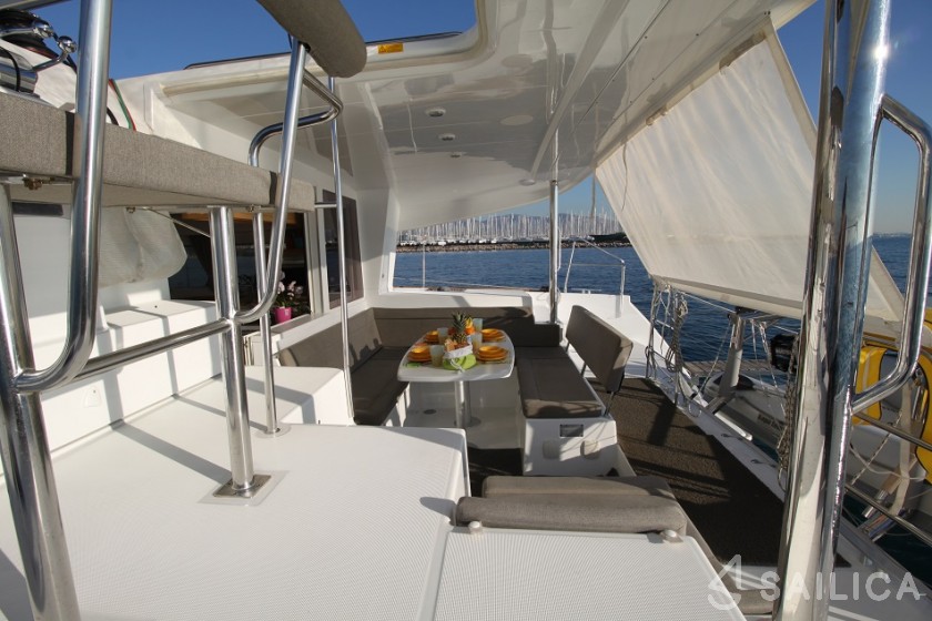 Lagoon 400 S2 - Yacht Charter Sailica