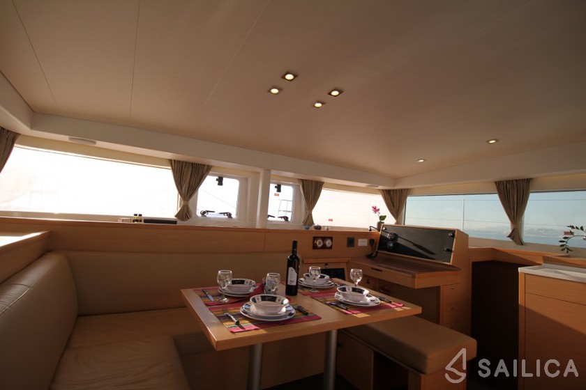 Lagoon 400 S2 - Yacht Charter Sailica