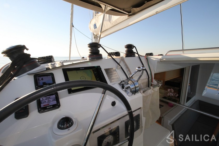 Lagoon 400 S2 - Yacht Charter Sailica