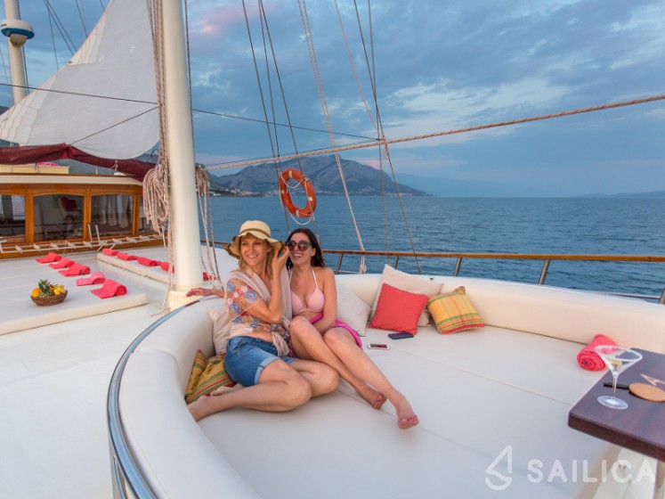 Gulet - Yacht Charter Sailica