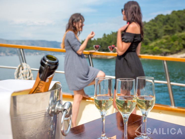 Gulet - Yacht Charter Sailica