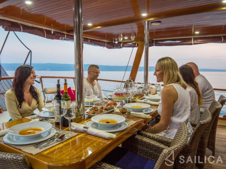 Gulet - Yacht Charter Sailica