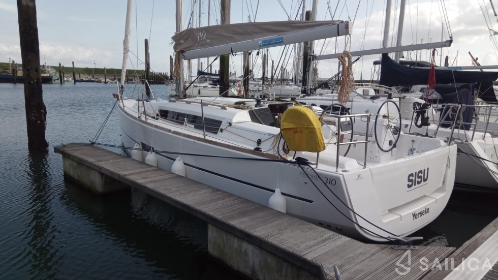 Dufour 310 GL - Yacht Charter Sailica