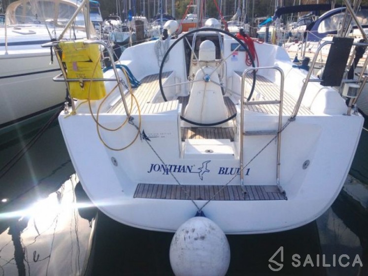 Dufour 325 - Yacht Charter Sailica