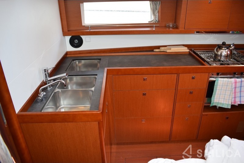 Oceanis 48 - Yacht Charter Sailica