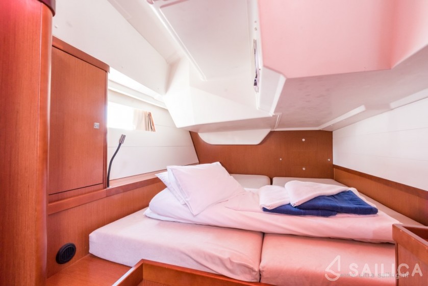 Oceanis 48 - Yacht Charter Sailica