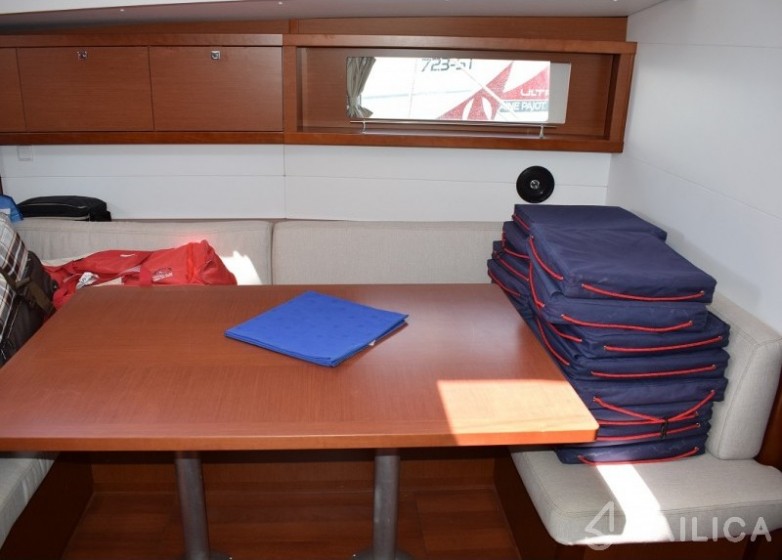 Oceanis 48 - Yacht Charter Sailica