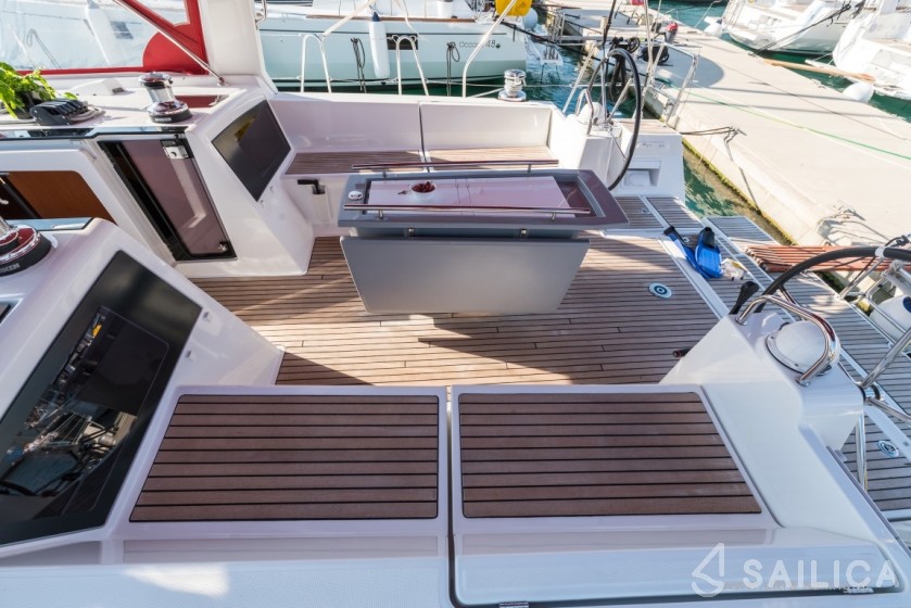 Oceanis 48 - Yacht Charter Sailica