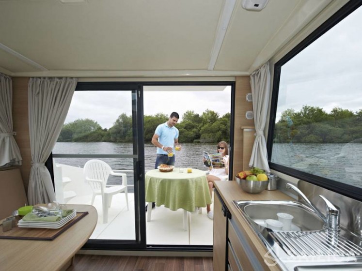 Sedan Primo - Yacht Charter Sailica