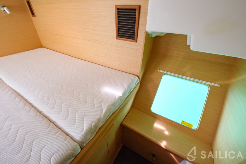 Lagoon 380 S2 - Yacht Charter Sailica