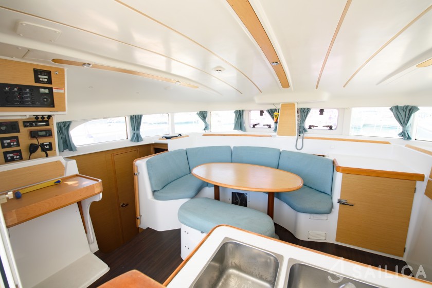 Lagoon 380 S2 - Yacht Charter Sailica
